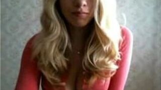 Sexy blonde milf dildos her tight pussy on webcam porn video